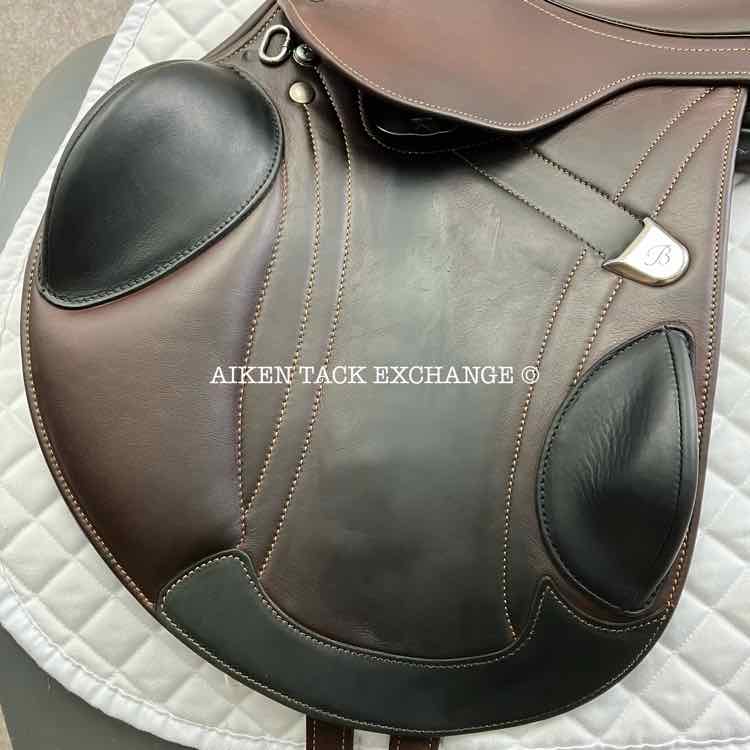 **SOLD** 2023 Bates Advanta Monoflap Eventing Jump Saddle, 17.5" Seat, Adjustable Tree - Changeable Gullet, CAIR Panels