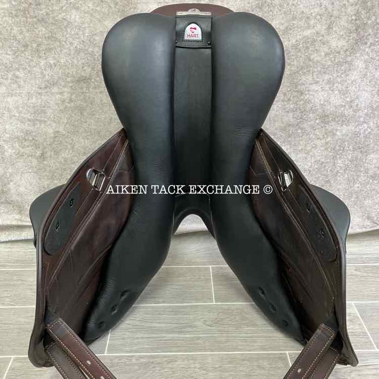 **SOLD** 2023 Bates Advanta Monoflap Eventing Jump Saddle, 17.5" Seat, Adjustable Tree - Changeable Gullet, CAIR Panels