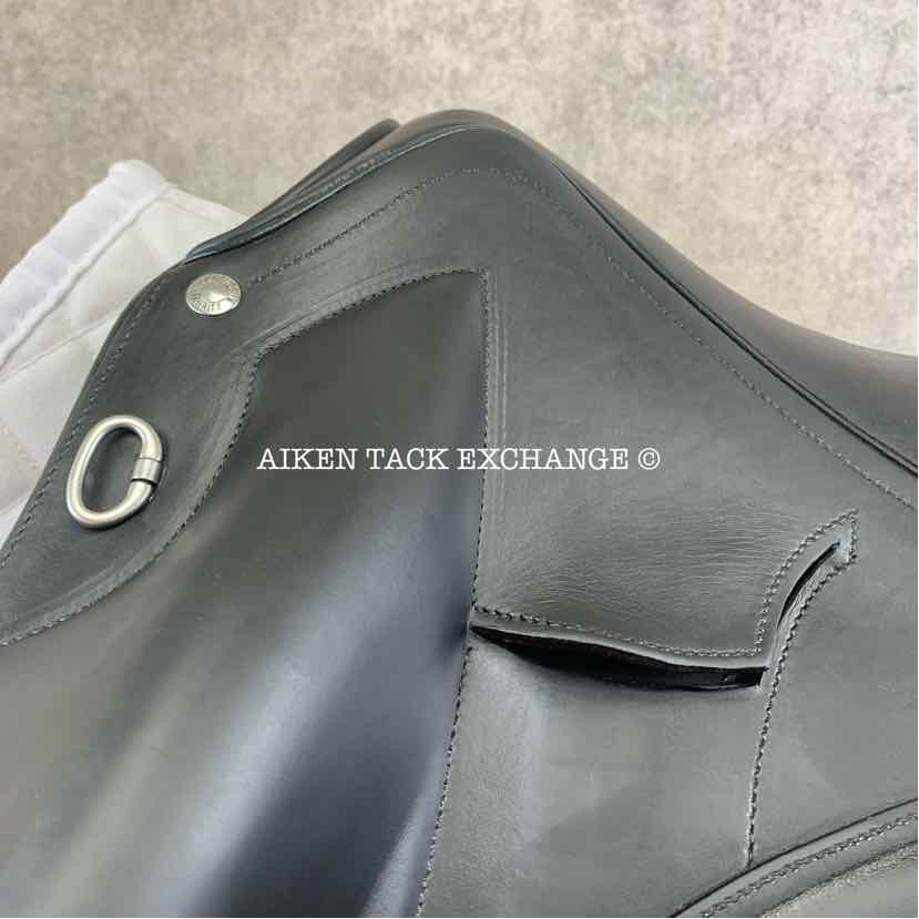 **SOLD**2019 Devoucoux Makila Lab Monoflap Dressage Saddle, 18" Seat, 2AA Flap, Medium Tree, Foam D3D Panels, Buffalo Leather