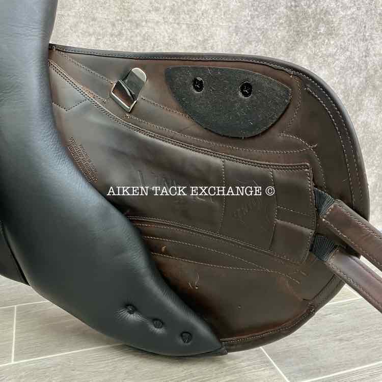 **SOLD** 2023 Bates Advanta Monoflap Eventing Jump Saddle, 17.5" Seat, Adjustable Tree - Changeable Gullet, CAIR Panels