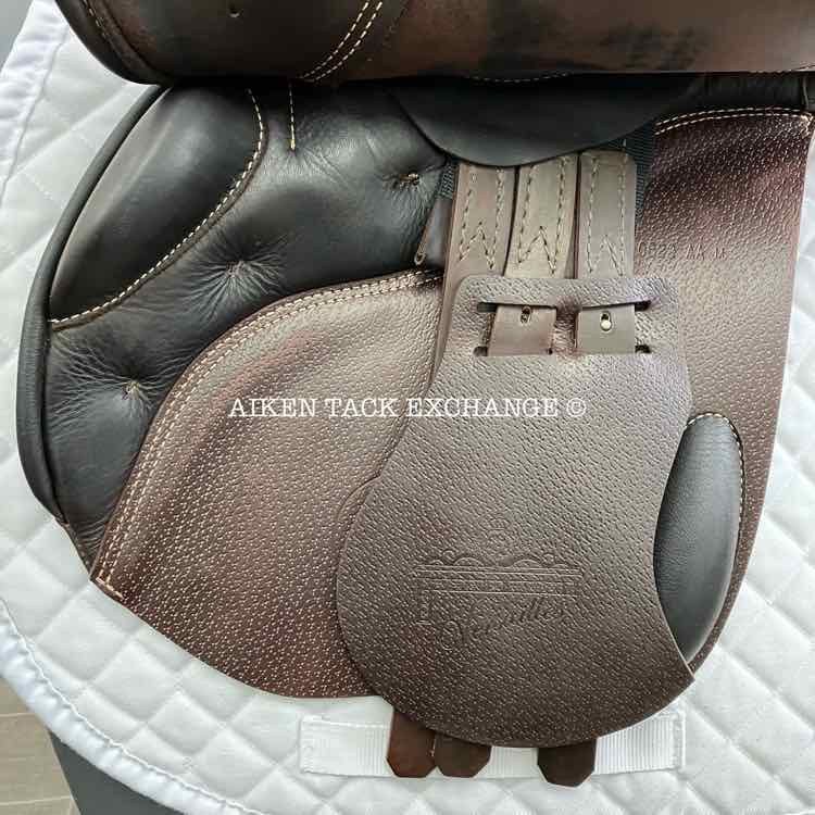 **SOLD** 2022 Prestige Versailles Close Contact Jump Saddle, 17" Seat, 35 Tree - MW/W, Wool Flocked Panels