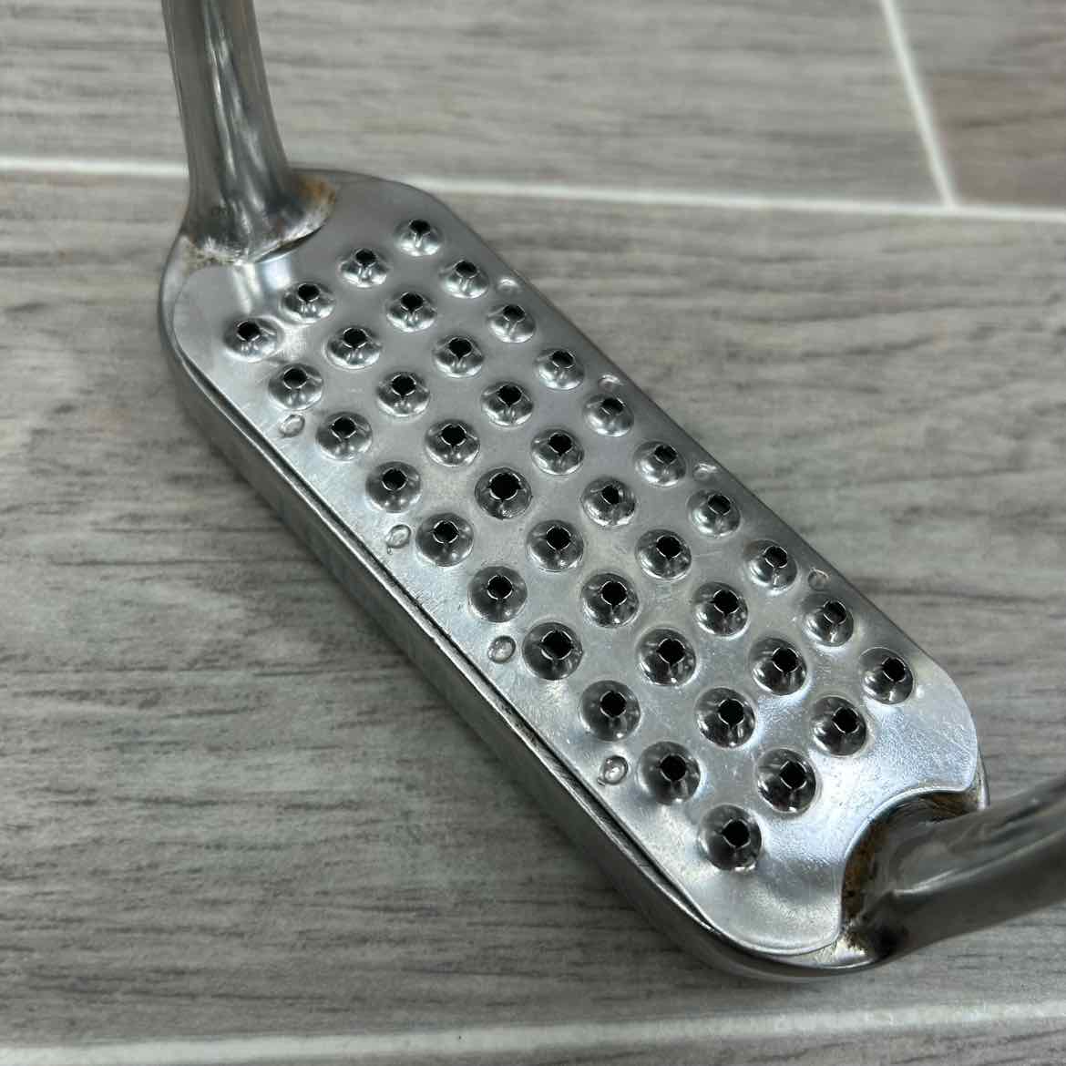 Fillis Stirrup Irons with Cheese Grater Pads 4.25"